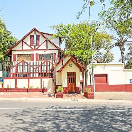 Tudor Lodge Guest House Joanesburgo Exterior foto