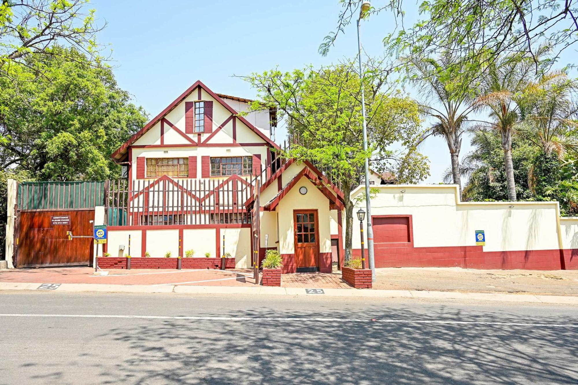Tudor Lodge Guest House Joanesburgo Exterior foto