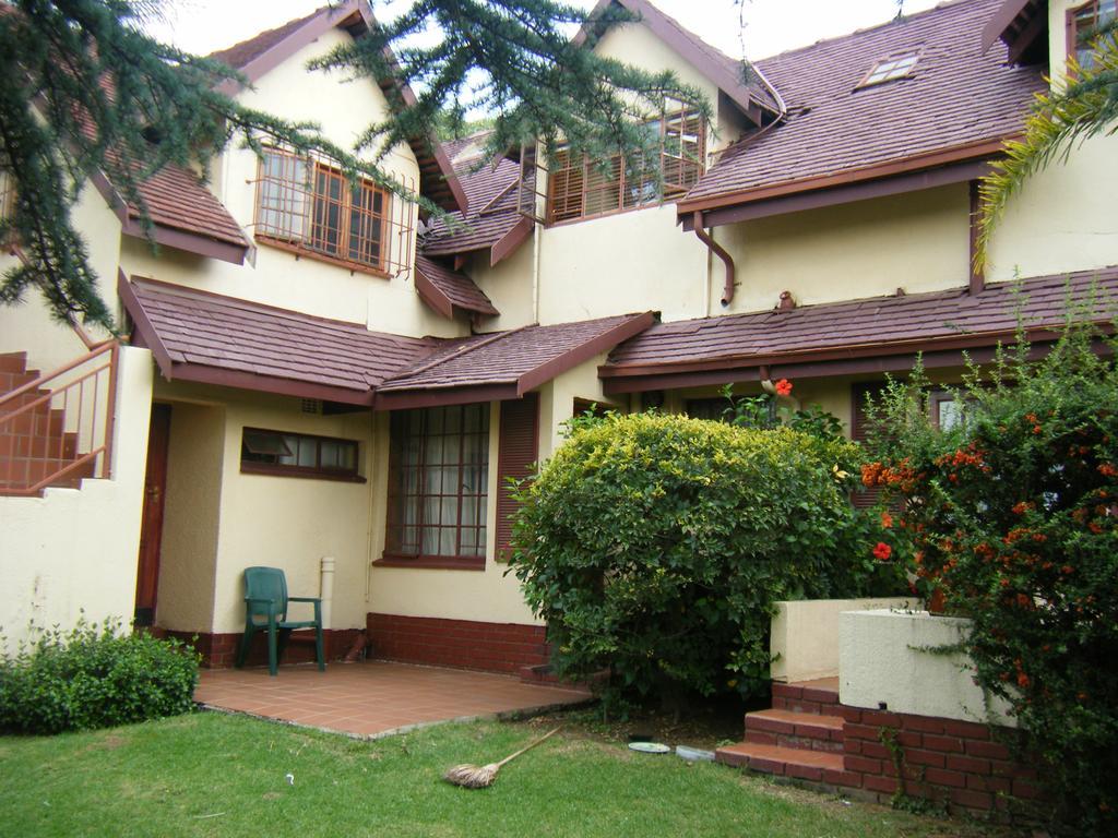Tudor Lodge Guest House Joanesburgo Exterior foto